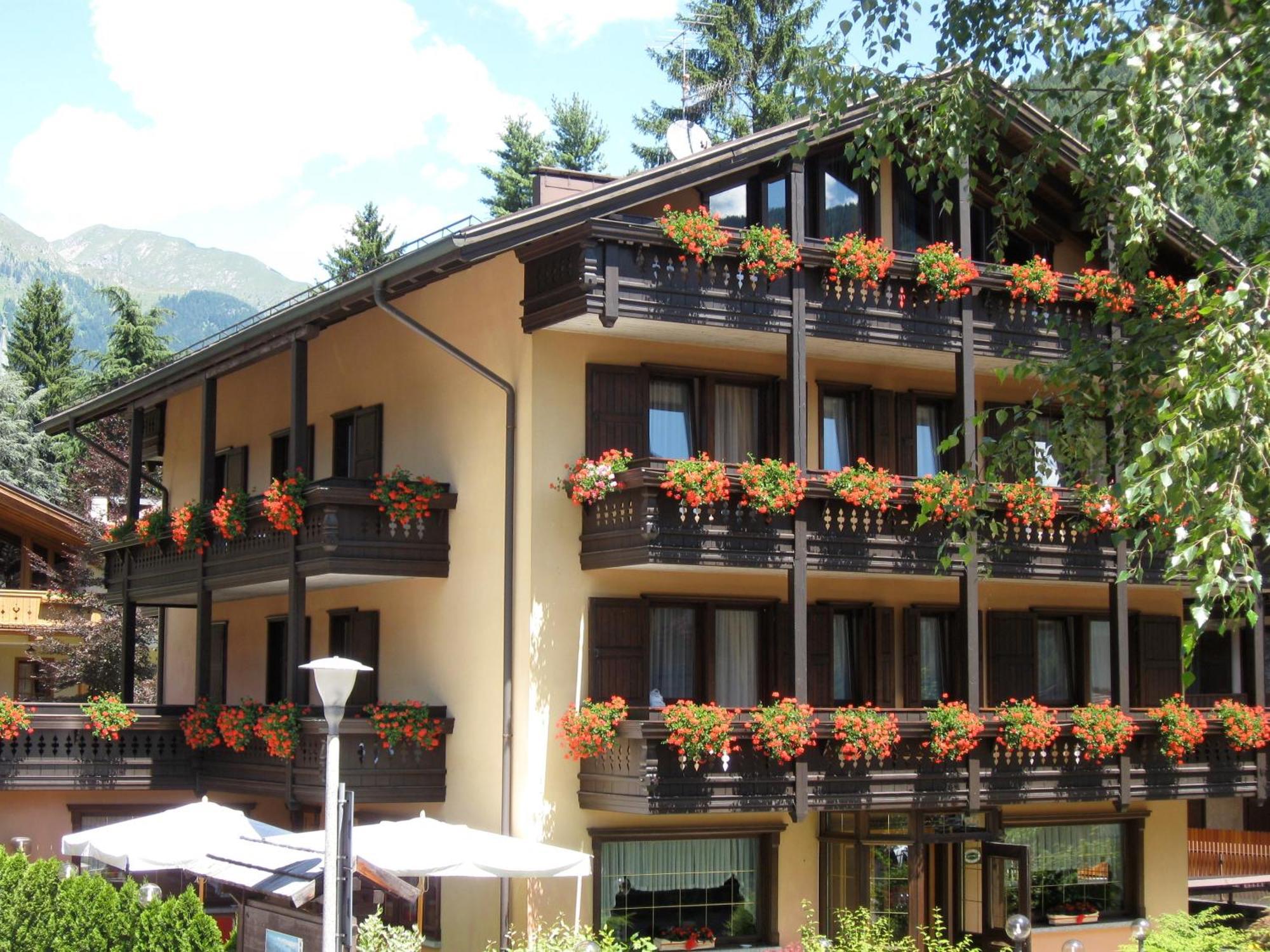 Hotel Binelli Pinzolo Kültér fotó
